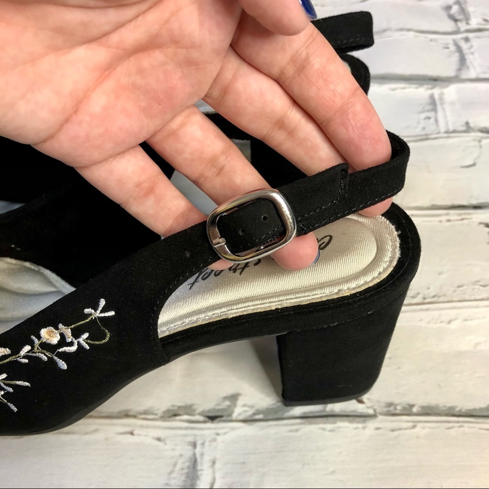 NWT Floral Embroidered Chunky Block Heels - Picture 8 of 12